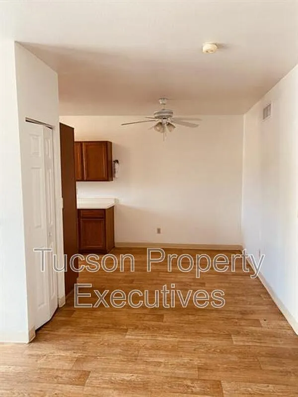 2 bed, 1.0 bath, 700 sqft, $995 — Photo 1