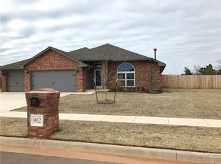 902 Hickory Stick Dr, Chickasha, OK 73018