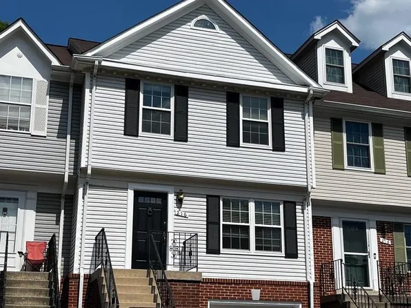 216 Finchingfield Ct, Sterling, VA 20165