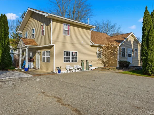 226 Roselawn St, Algonac, MI 48001