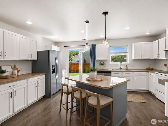 4th image of 212 Mazza Street NE