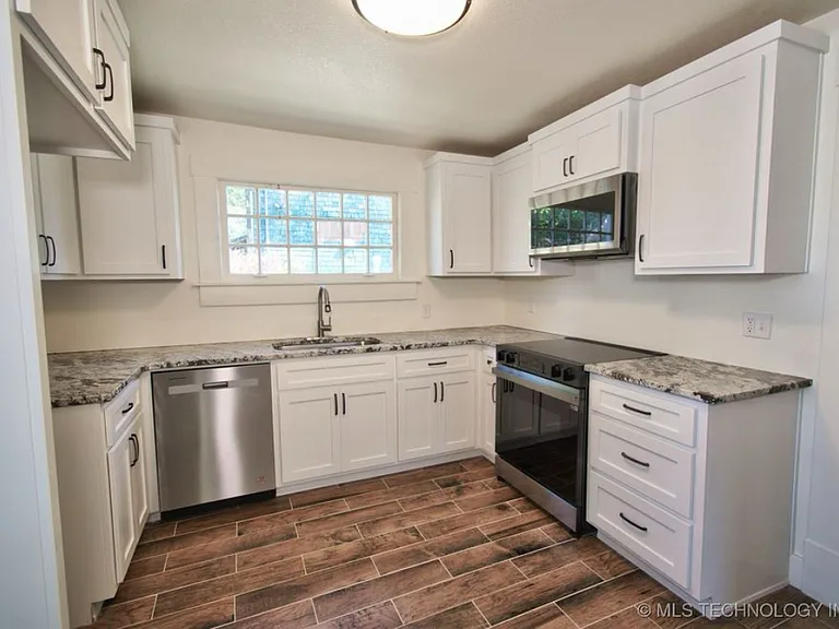 2310 Boston St — Photo 7