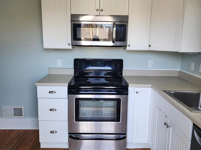 620 W 9th St #C — Photo 8