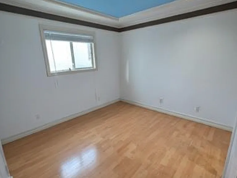 867 W 19th Ave #11 — Photo 10