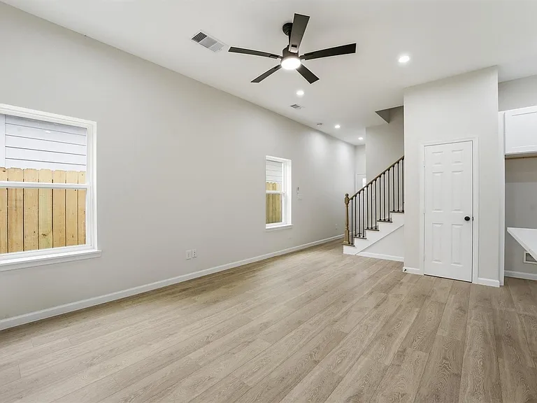 4354 Clover St #B — Photo 7