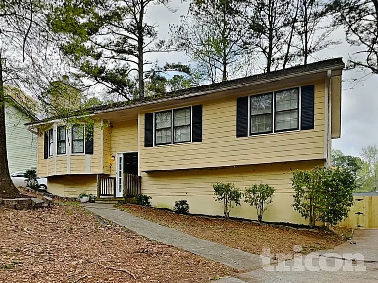 3735 Linwood Way — Photo 2