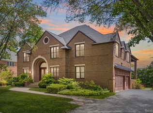 1895 Kenwood Ct, Birmingham, MI 48009