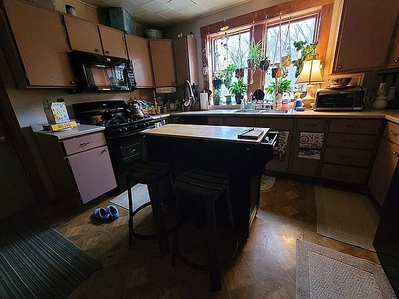 4th image of 37 Partington Ln