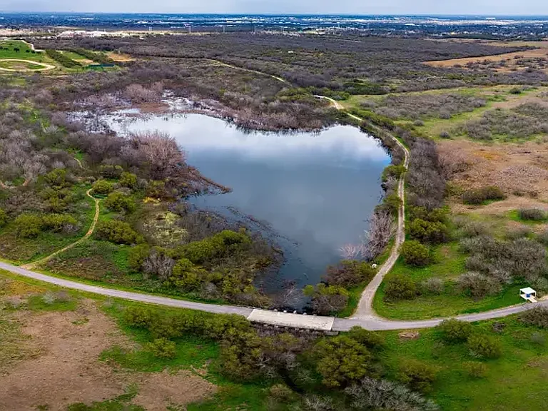 LAKE WALK NEAR BY