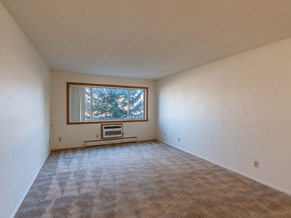 Fargo, ND Woodland Apartments | Living