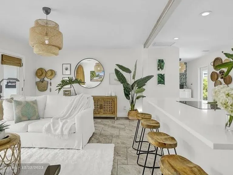 1189 W Camino Real — Photo 2
