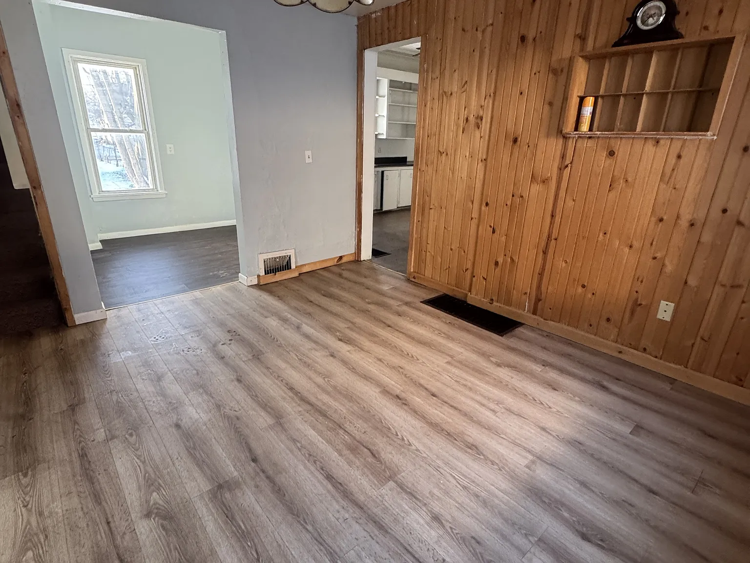 8 Laurel Street - 1 — Photo 2