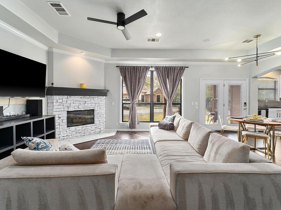 1st image of 13700 Layton Loop