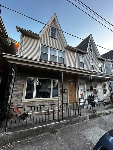 1616 Ferry St #2 Photo 1