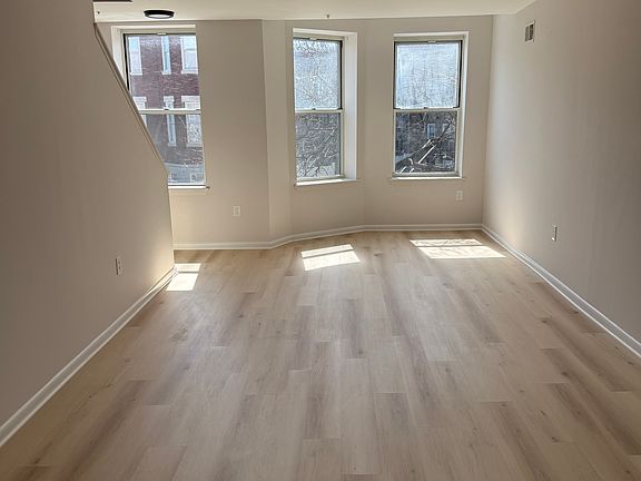 4th image of 830 Newington Ave #B