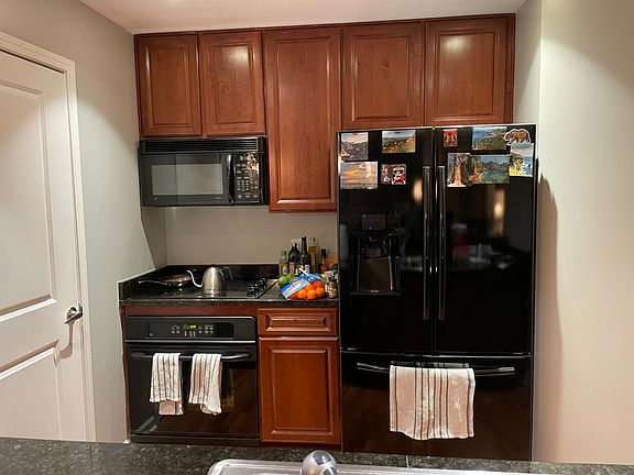 4th image of 925 N Lincoln St APT 9B