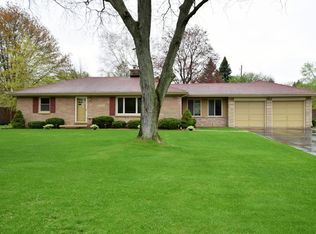 1715 S Craftsman Dr, New Berlin, WI 53146