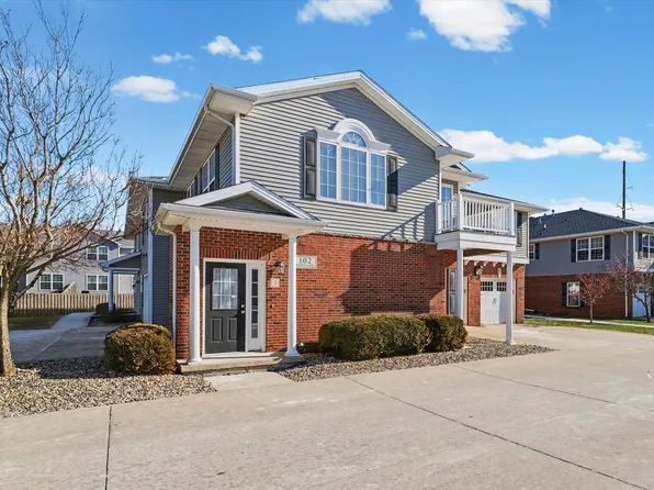 102 Essex Ln Unit 10, Savoy, IL 61874