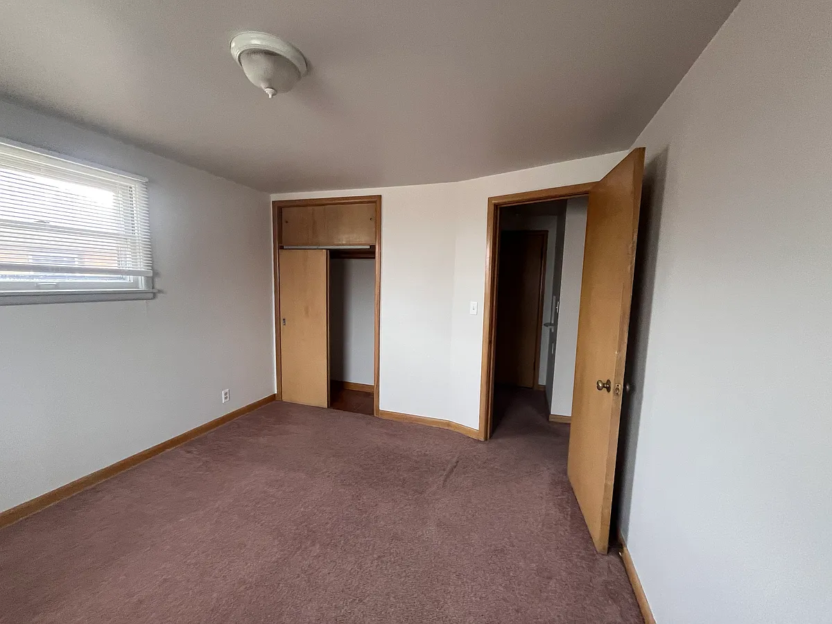 Building Photo - 4934 W Forest Home Ave #3