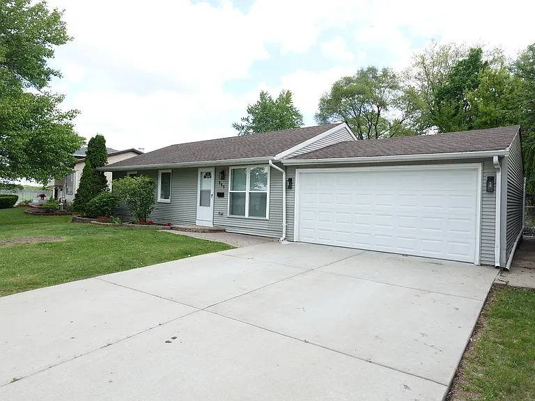 111 W Green Meadows Blvd — Photo 32
