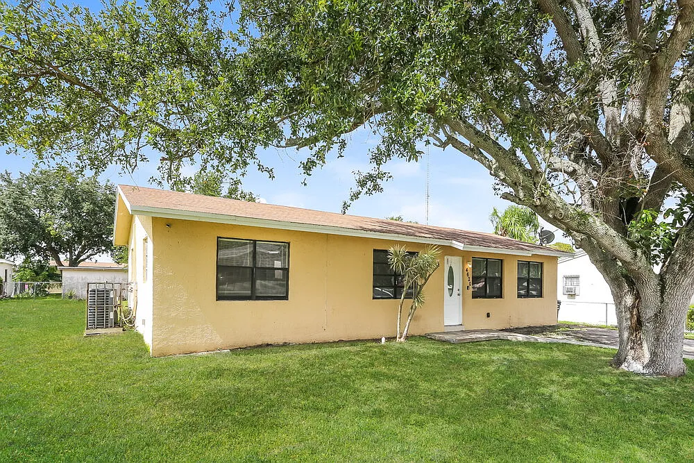 3 bed, 2.0 bath, 1325 sqft, $2,925 — Photo 2