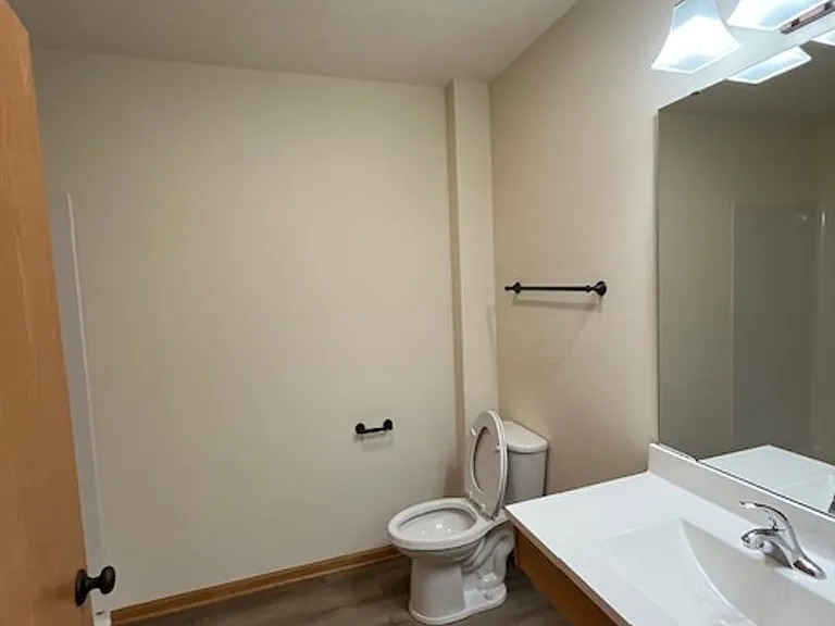 312 Woodcrest Ln — Photo 5