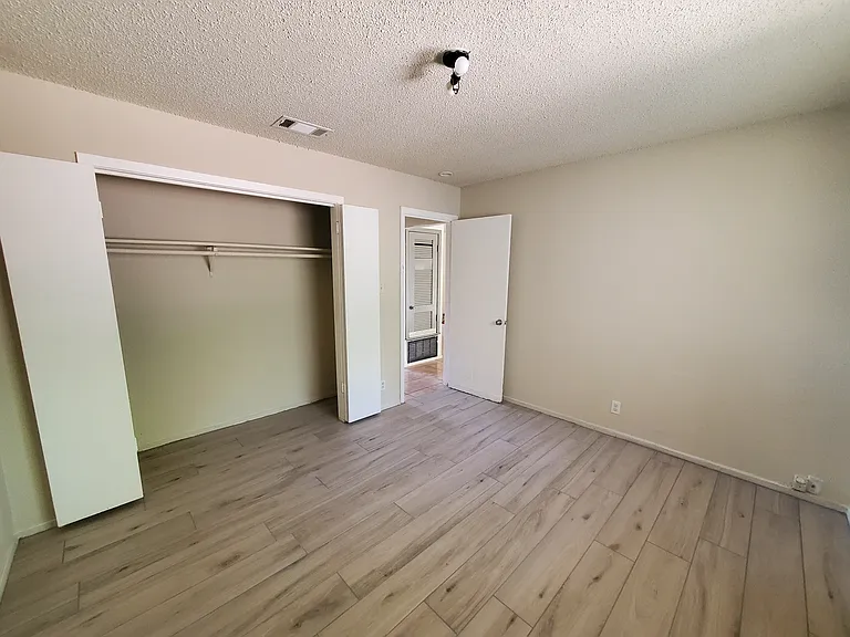 903 N Meadows Dr #C — Photo 9