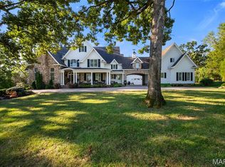 9834 Old Warson Rd, Saint Louis, MO 63124