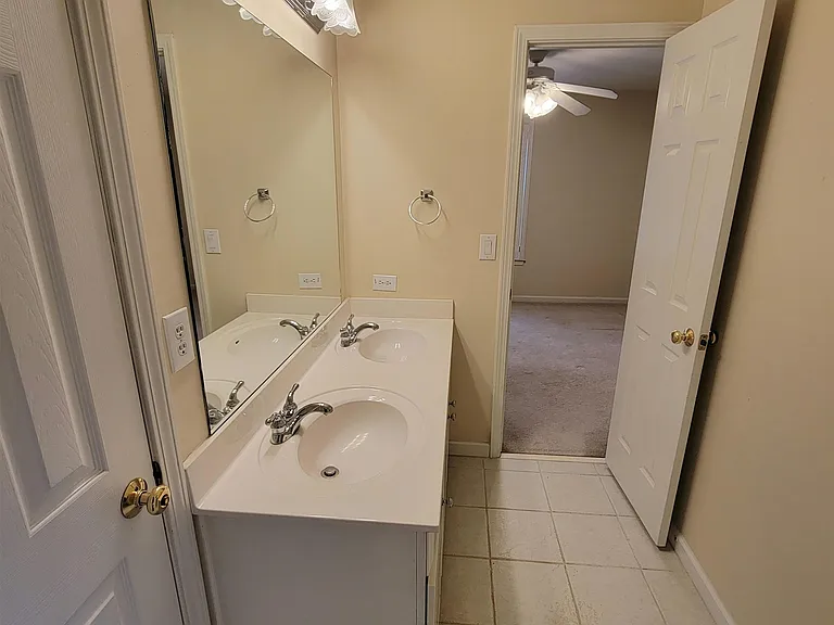 225 Lockmeade Way — Photo 28