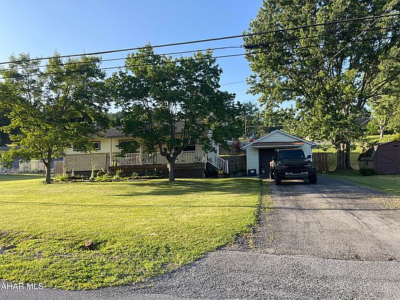 4th image of 1162 Maple Hollow Rd