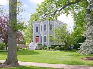 1030 Hubbard Pl, Winnetka, IL 60093