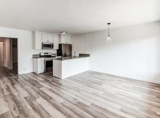 Casa Dorado, Reseda, CA 91335