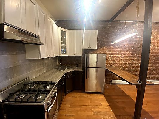 5th image of 80 Hull St Floor 2