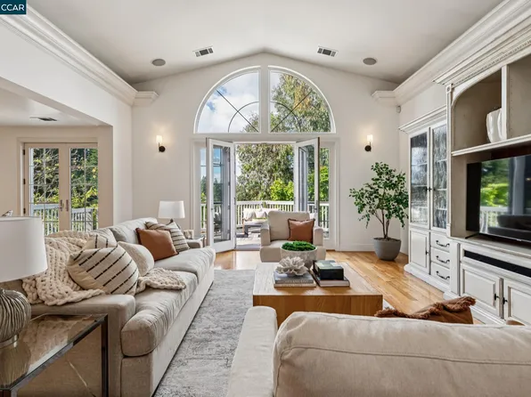 612 Sugarloaf Ct, Walnut Creek, CA 94596