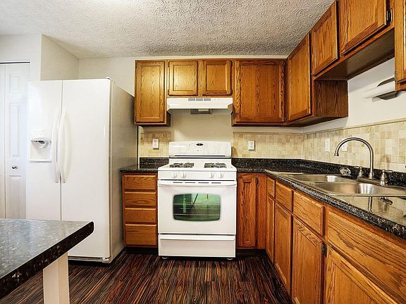 2nd image of 3839 Julia Ct