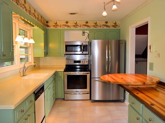 3rd image of 215 Pinecrest Dr