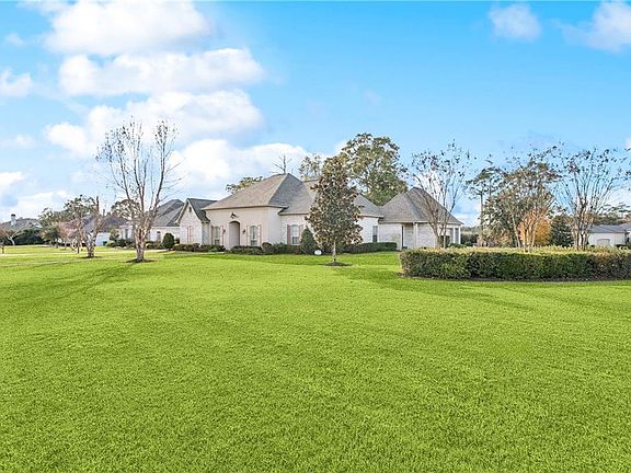 3rd image of 924 Great Southern Dr