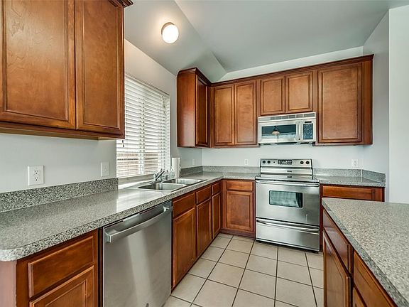 4th image of 5104 Brookside Dr