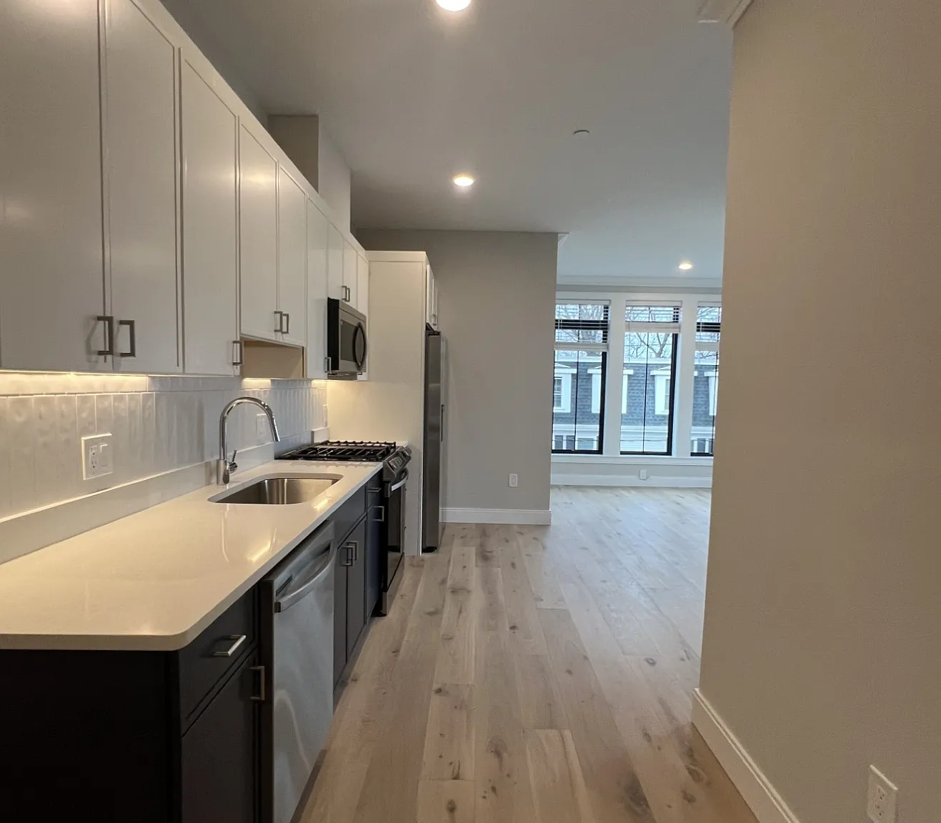4 bed, 1150 sqft, $5,750 — Photo 1
