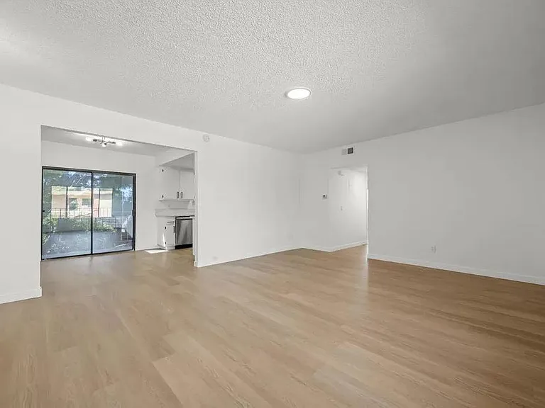 Monterey Apartments — Photo 10