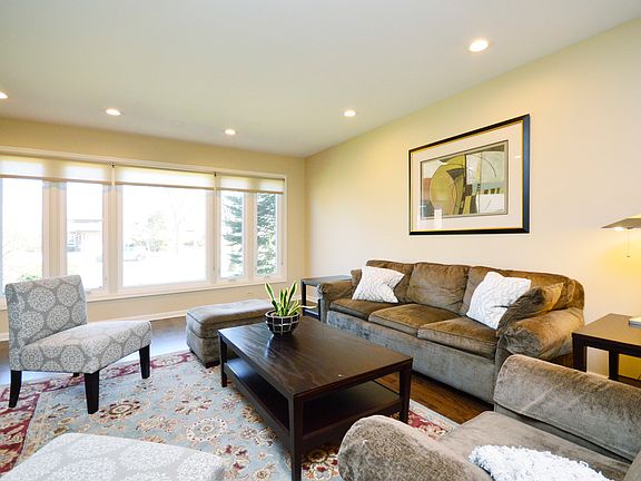 4th image of 3111 Wilmette Ave