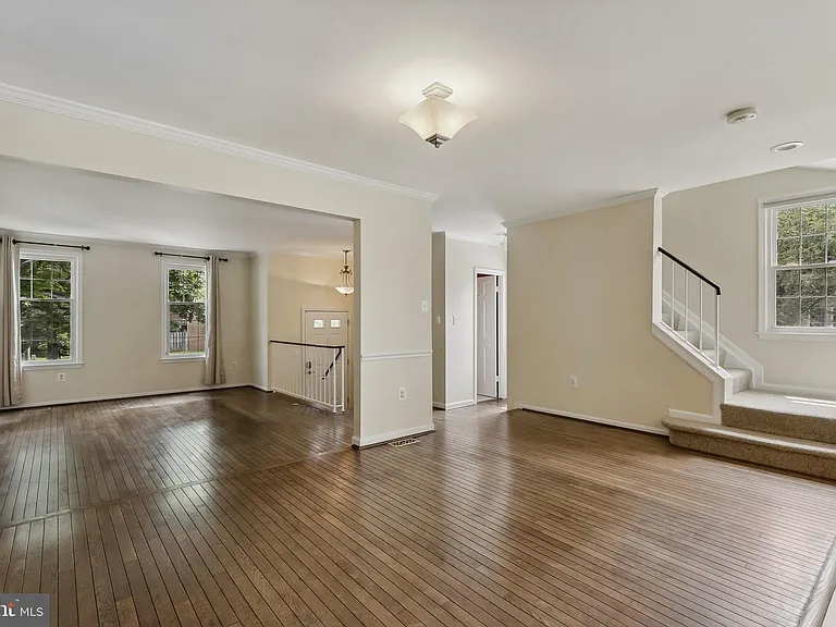 7230 Taveshire Way — Photo 3
