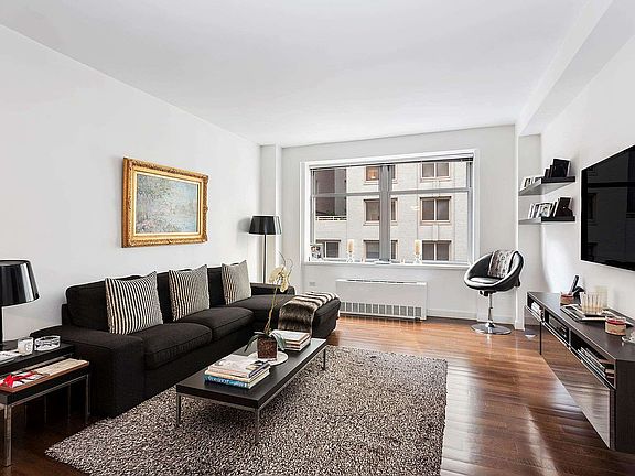 3rd image of 100 W 58th St Unit 9