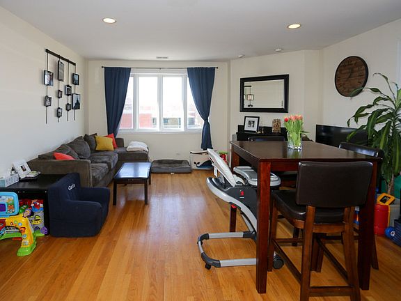 5th image of 3655 N Southport Ave Unit N5