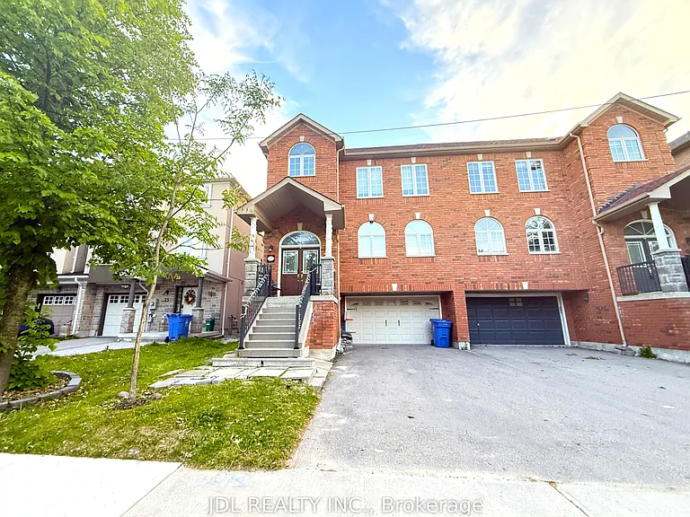 71 Gail Parks Cres — Photo 1