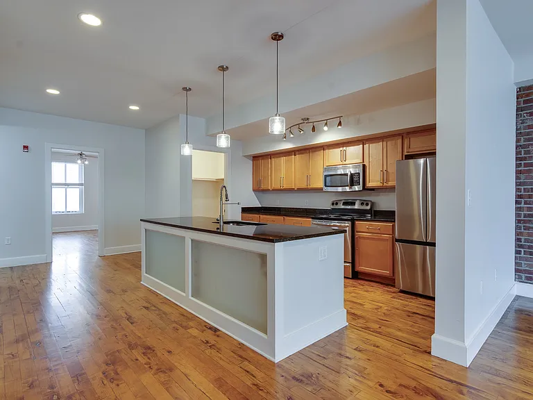 123 S Court Ave — Photo 6