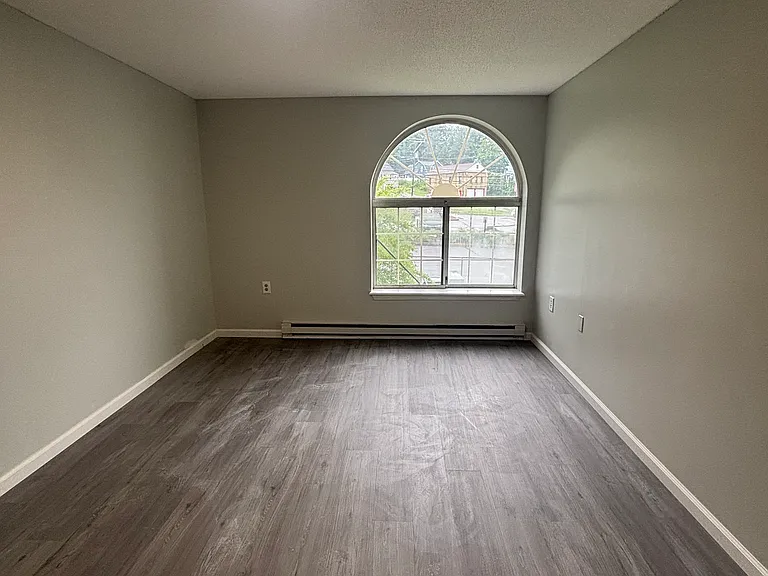10 Agney Ave #2D — Photo 6
