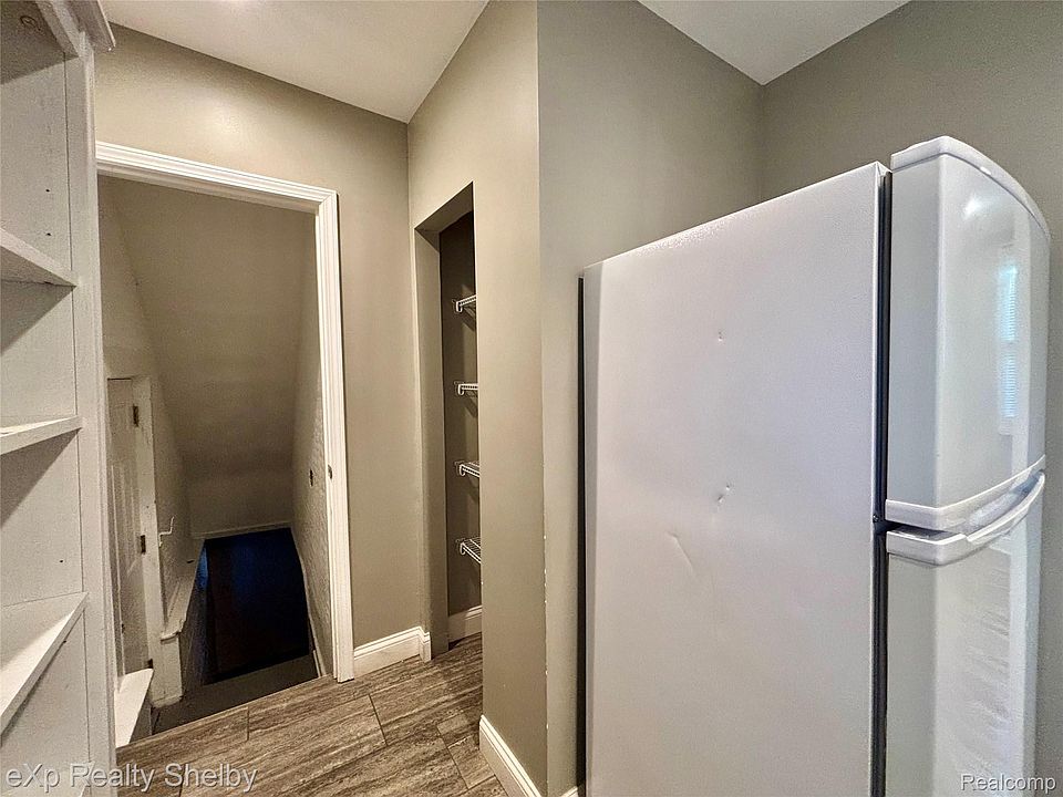 385 S Marshall St, photo 10