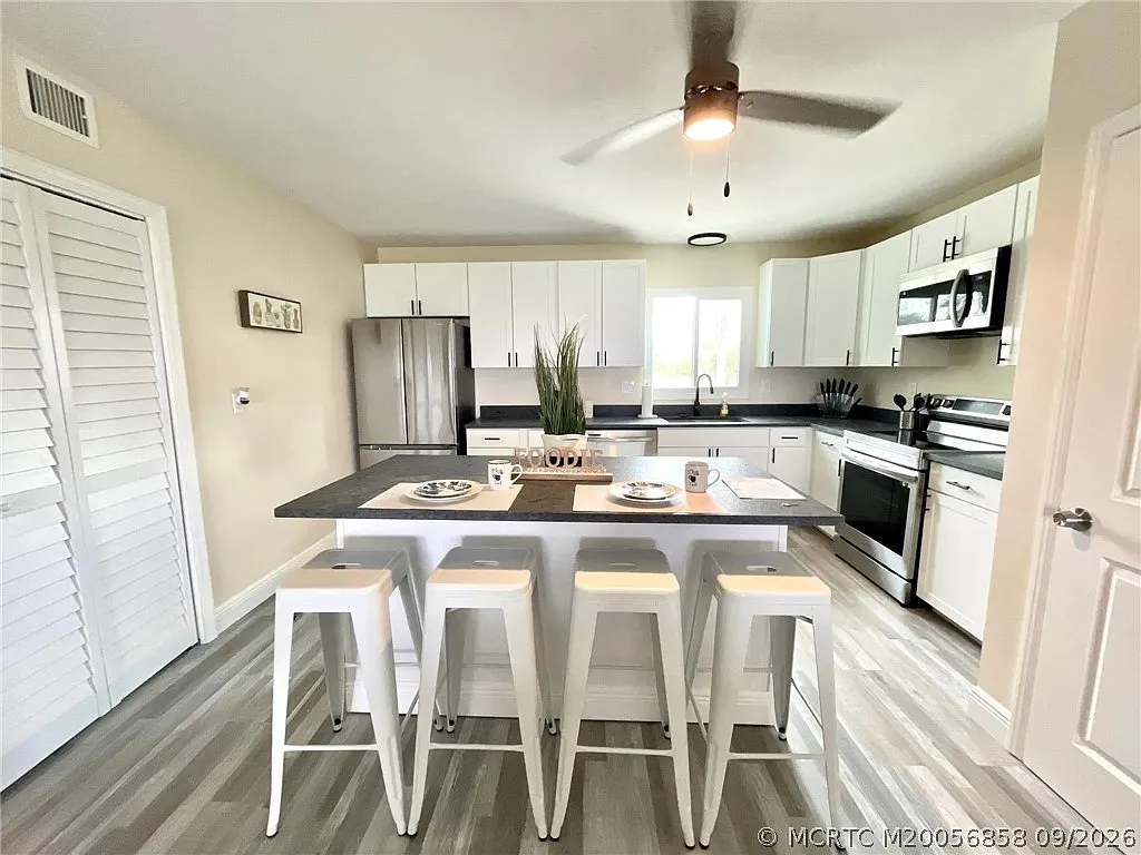 2 bed, 2.0 bath, 4504 sqft, $3,250 — Photo 3