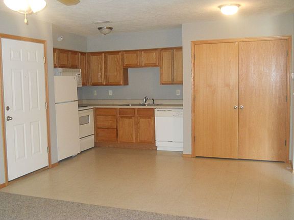 4th image of 210 E Erie St #A-p